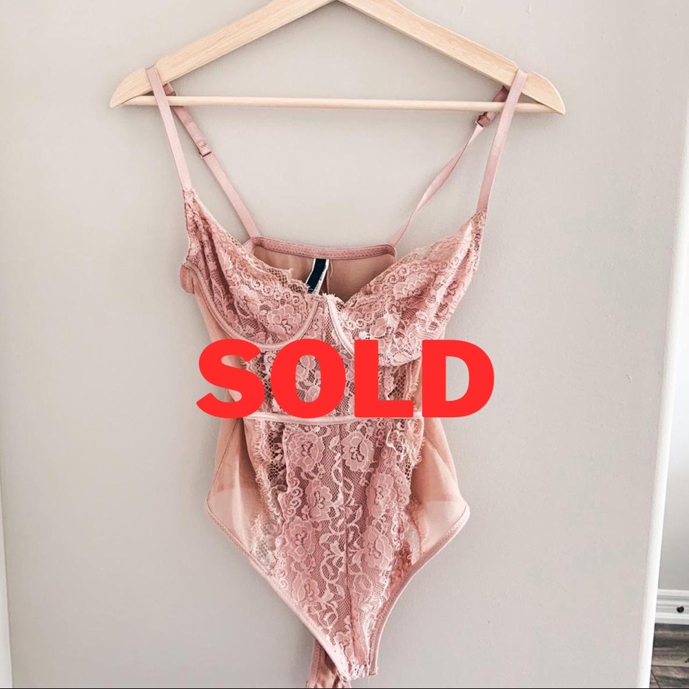 PINK LACE BODYSUIT